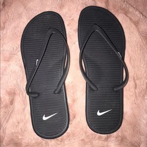 NIKE FLIP FLOPS